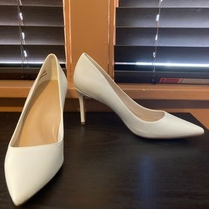 White classic pump - never worn!